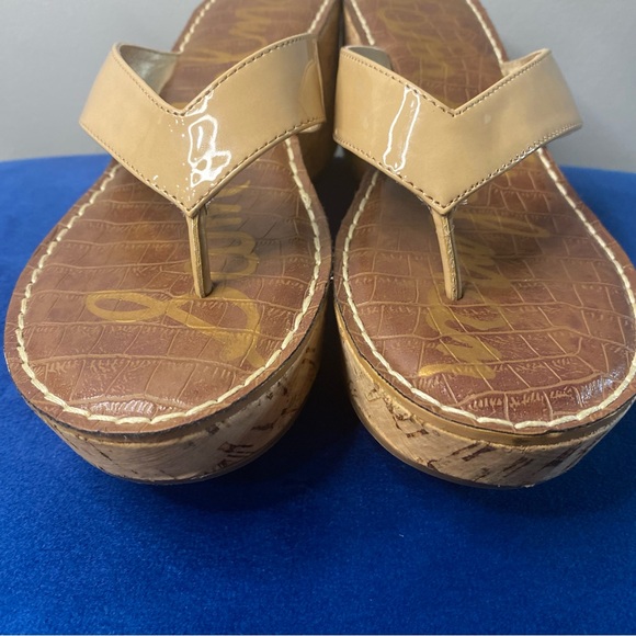 Sam Edelman Romy sandals patent leather tan flip flop wedges. - Picture 3 of 14